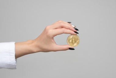hand holding a coin what is blockchain